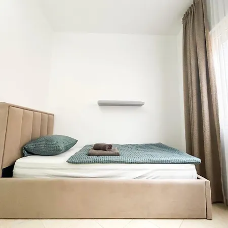 2 Bedroom 1122 *