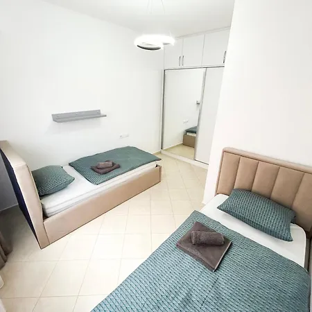 2 Bedroom 1122 *