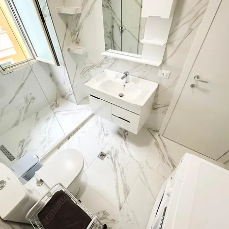2 Bedroom 1122