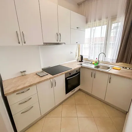 2 Bedroom 1122 Apartment *