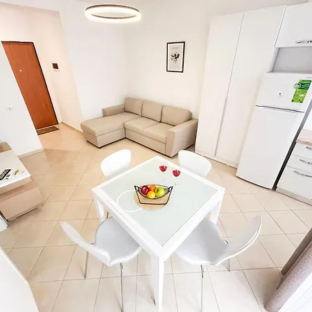 2 Bedroom 1122 Apartment