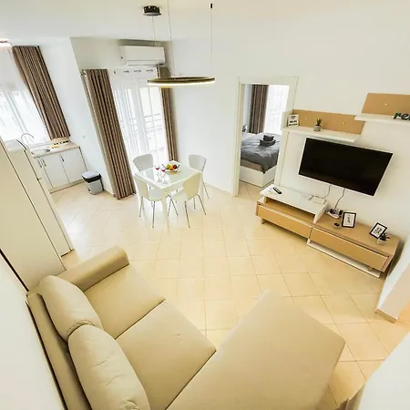 2 Bedroom 1122 *